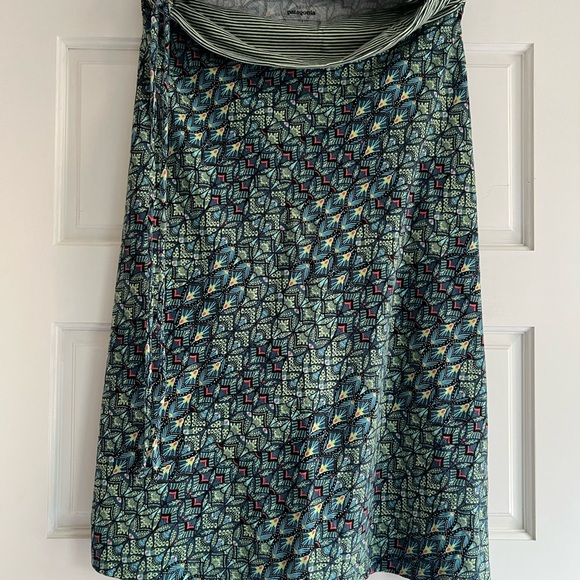 Stylish Green Patterned Skirt - Picture 1 of 5